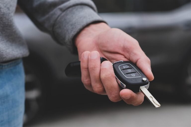 Clé de voiture perdue le week-end ou la nuit : solutions d’urgence